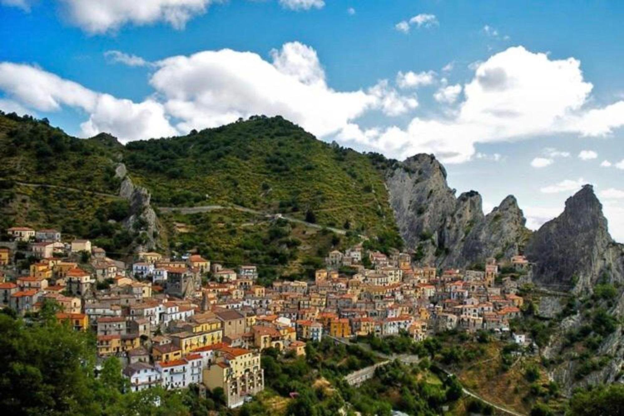 Helvetia Bed & Breakfast Castelmezzano Exteriör bild